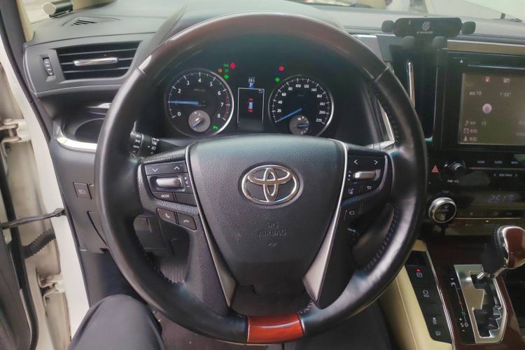 Used Toyota Alphard 2018 3.5L Luxury Edition Steering Wheel