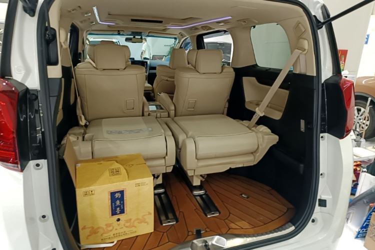 Used Toyota Alphard 2018 3.5L Luxury Edition Trunk