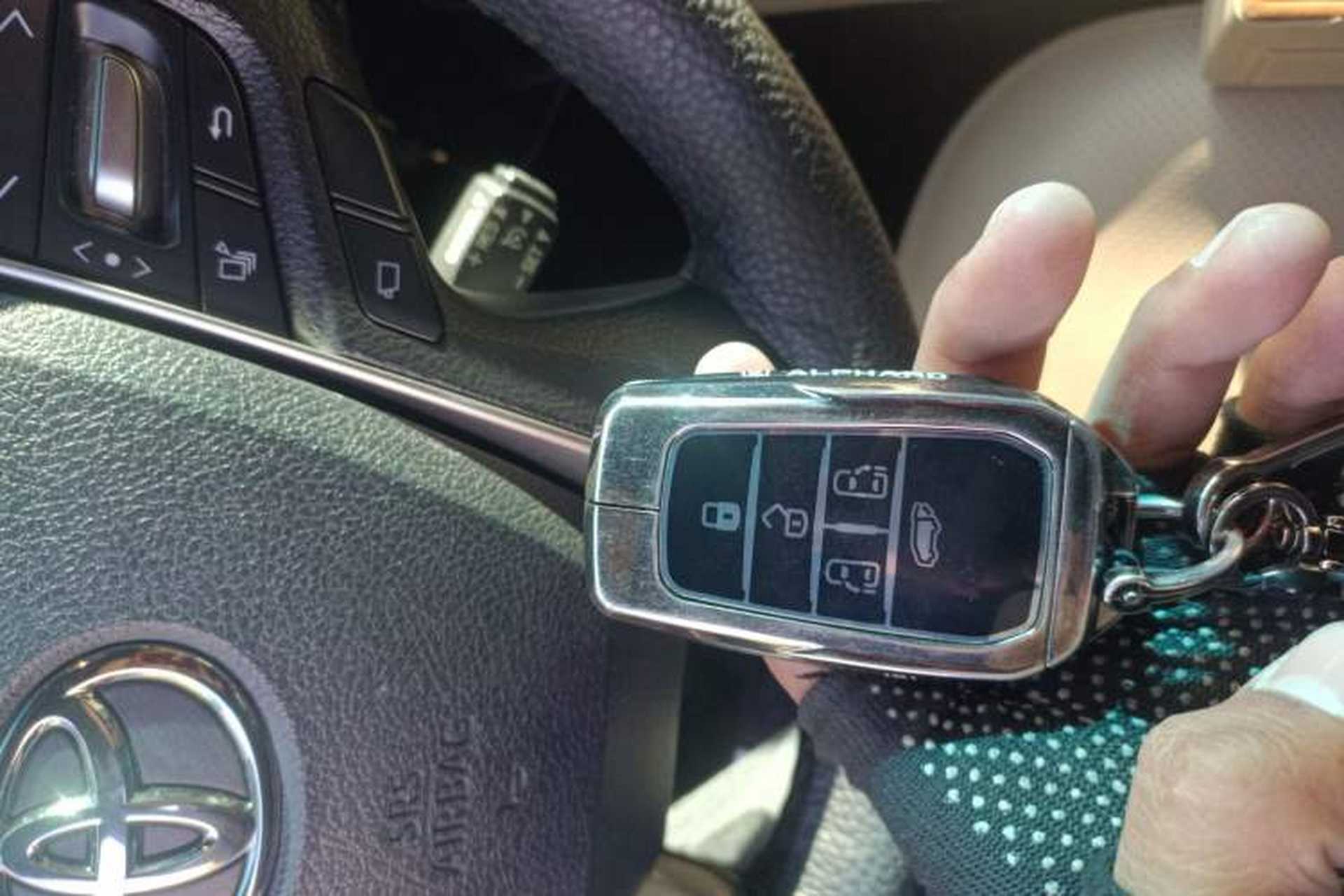 Used Toyota Alphard 2018 Revised Version 3.5L Premium Edition Vehicle Key