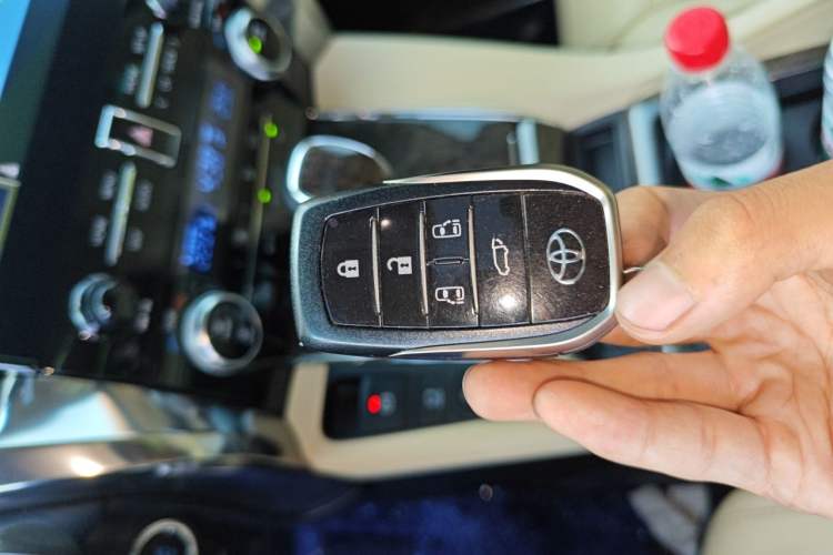 Used Toyota Alphard 2018 Revised Version 3.5L Premium Edition Vehicle Key