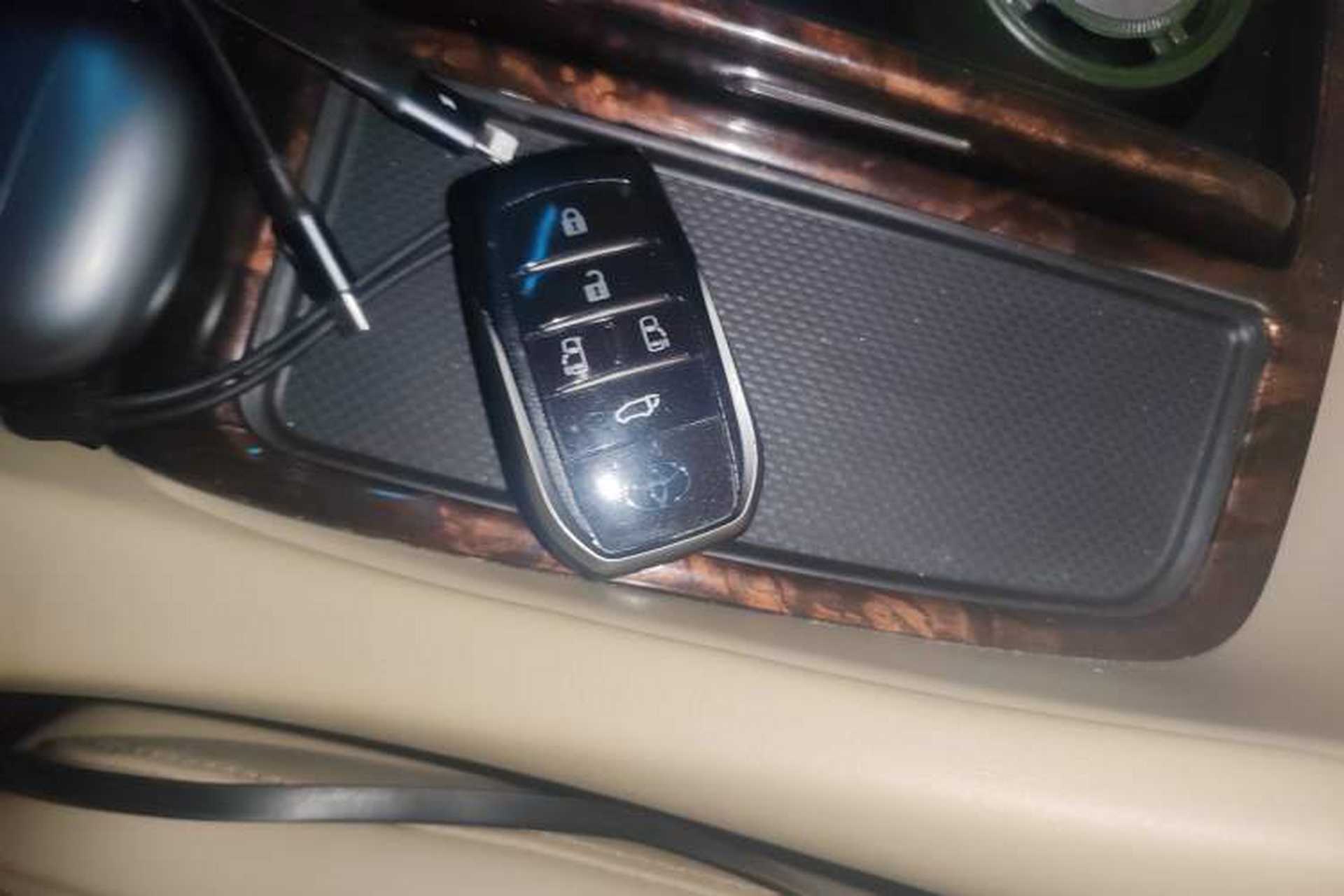 Used Toyota Alphard 2018 Revised Version 3.5L Luxury Edition Vehicle Key