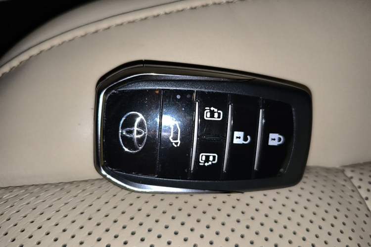 Used Toyota Alphard 2018 Revised Version 3.5L Premium Edition Vehicle Key