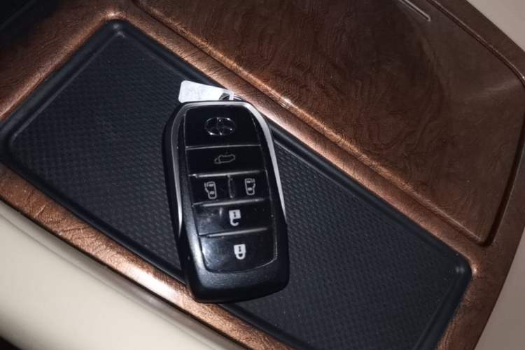 Used Toyota Alphard 2018 3.5L Prestige Edition Vehicle Key