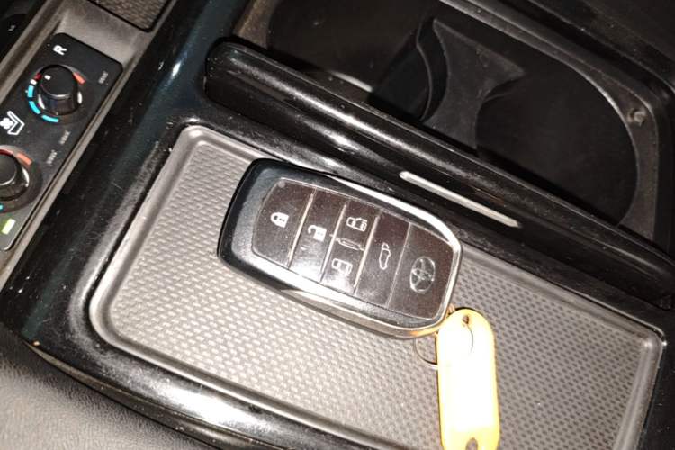 Used Toyota Alphard 2018 Revised Version 3.5L Premium Edition Vehicle Key