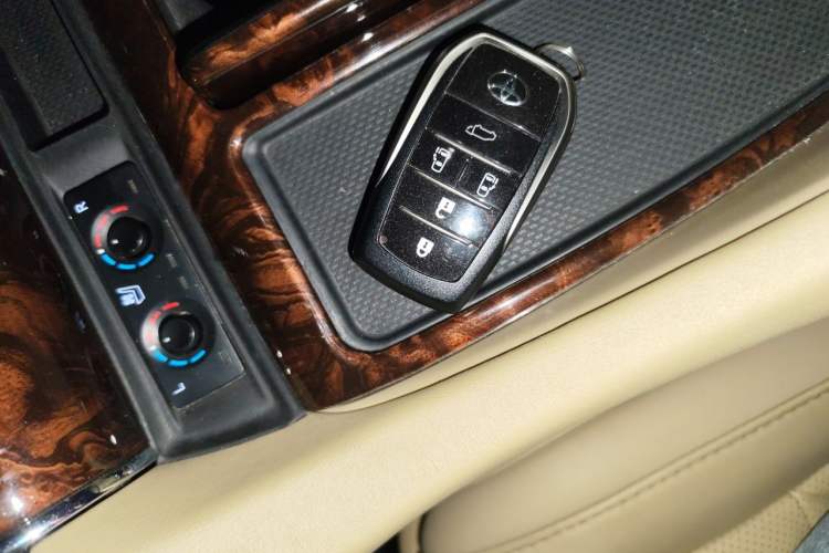 Used Toyota Alphard 2018 Revised Version 3.5L Luxury Edition Vehicle Key