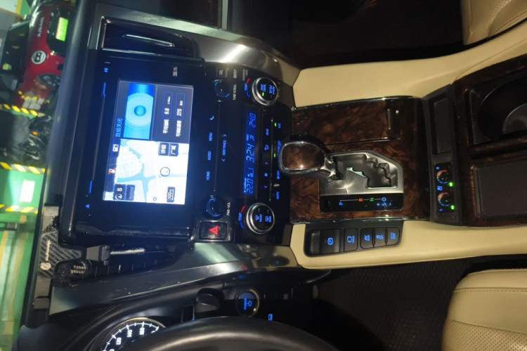 Used Toyota Alphard 2019 Dual-Engine 2.5L Luxury Edition Audio And AC Panel