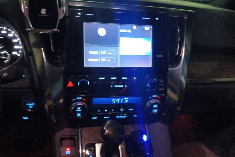 Used Toyota Alphard 2019 Dual-Engine 2.5L Prestige Edition Audio And AC Panel