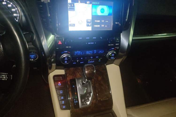 Used Toyota Alphard 2019 Dual-Engine 2.5L Luxury Edition Audio And AC Panel