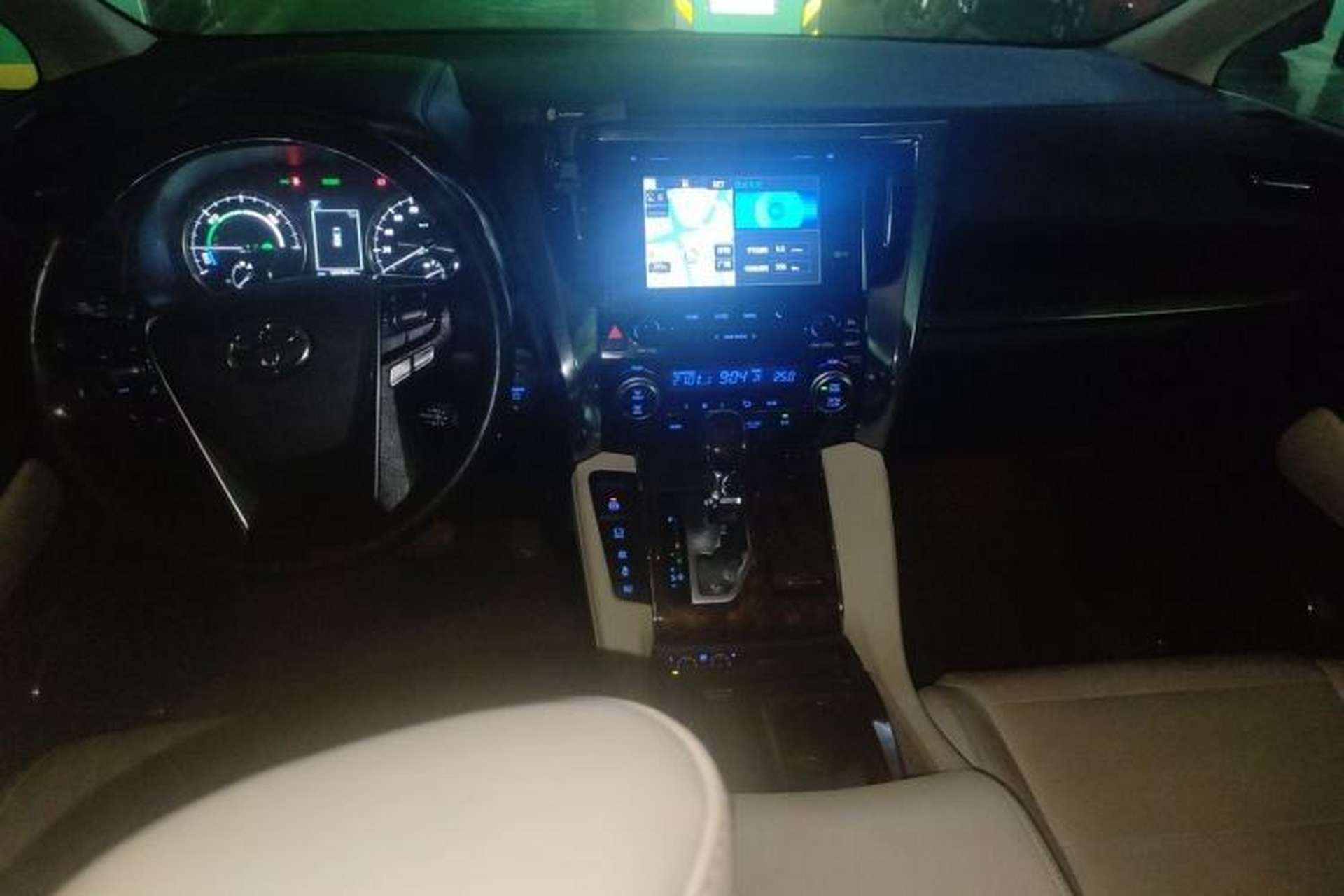 Used Toyota Alphard 2019 Dual-Engine 2.5L Luxury Edition Center Console