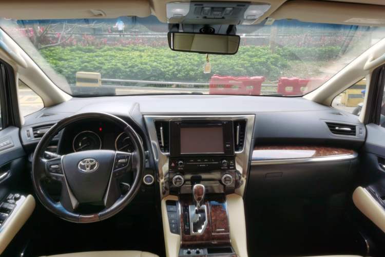 Used Toyota Alphard 2019 Dual-Engine 2.5L Luxury Edition Center Console