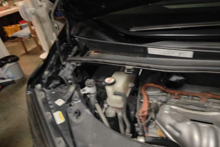 Used Toyota Alphard 2019 Dual-Engine 2.5L Prestige Edition Engine Bay Right