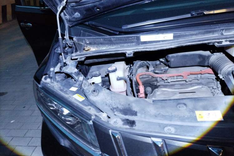 Used Toyota Alphard 2019 Dual-Engine 2.5L Luxury Edition Engine Bay Right