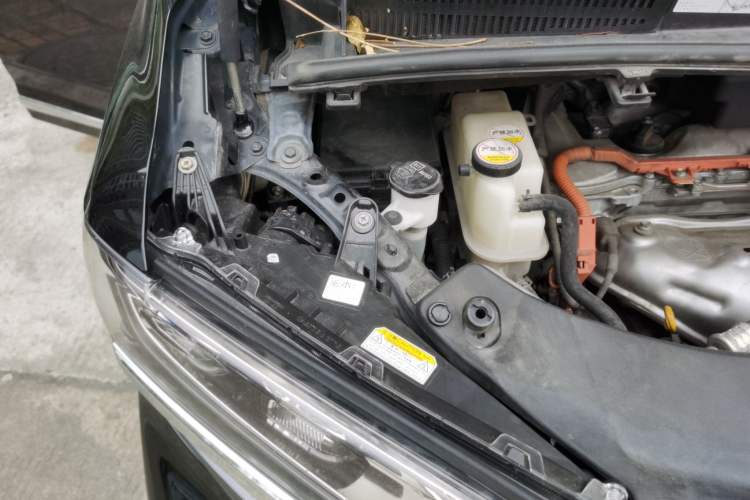 Used Toyota Alphard 2019 Dual-Engine 2.5L Luxury Edition Engine Bay Right