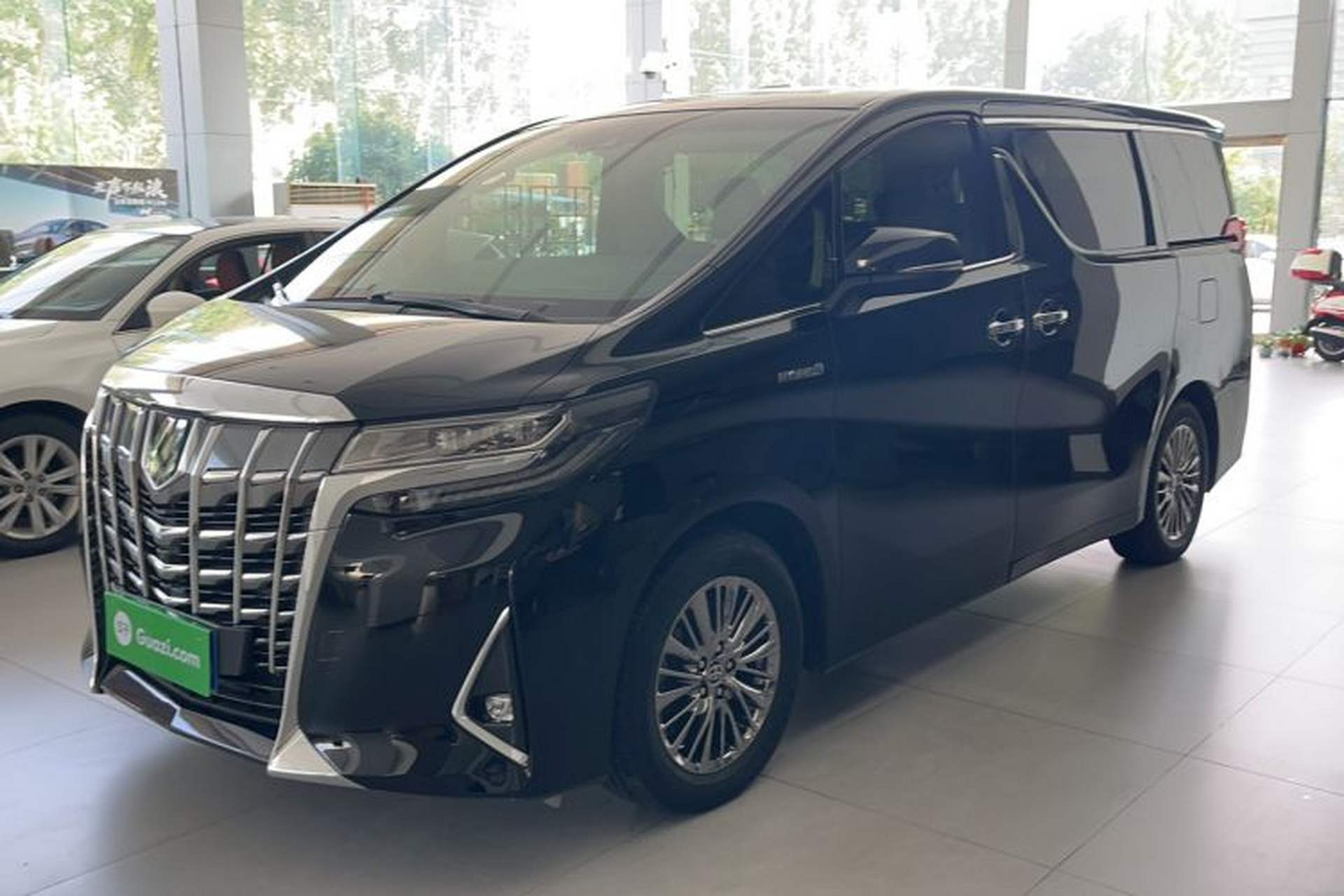 Used Toyota Alphard 2019 Dual-Engine 2.5L Luxury Edition Front Left 45 Deg