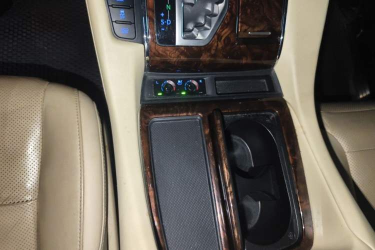 Used Toyota Alphard 2019 Dual-Engine 2.5L Luxury Edition Gear Lever