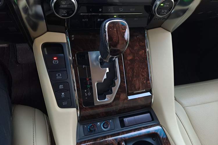 Used Toyota Alphard 2019 Dual-Engine 2.5L Luxury Edition Gear Lever