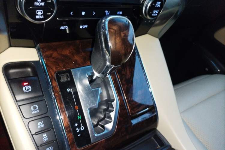 Used Toyota Alphard 2019 Dual-Engine 2.5L Luxury Edition Gear Lever