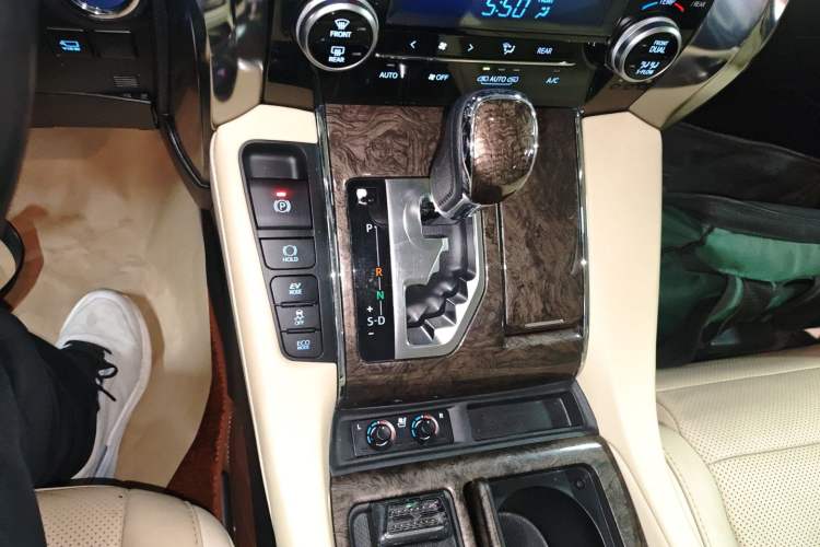 Used Toyota Alphard 2019 Dual-Engine 2.5L Prestige Edition Gear Lever