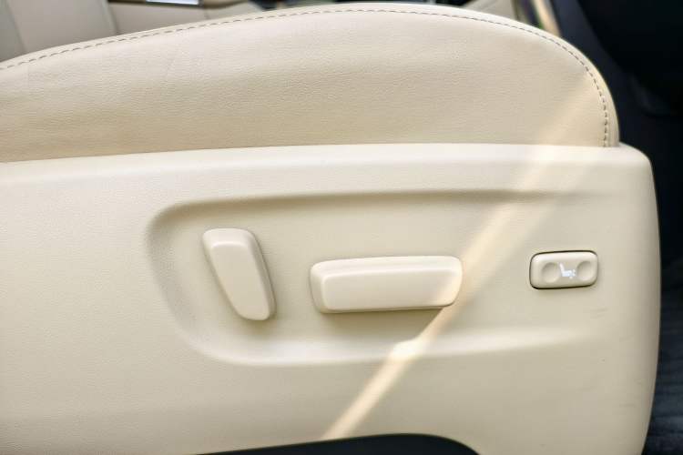 Used Toyota Alphard 2019 Dual-Engine 2.5L Luxury Edition Interior 1