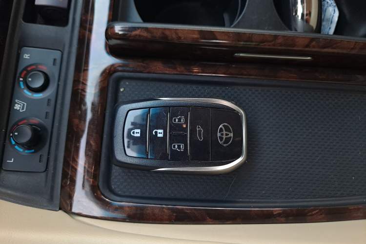Used Toyota Alphard 2019 Dual-Engine 2.5L Luxury Edition Interior 1