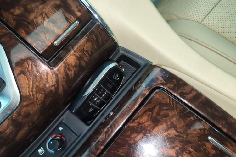 Used Toyota Alphard 2019 Dual-Engine 2.5L Luxury Edition Interior 1
