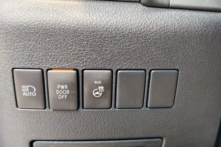 Used Toyota Alphard 2019 Dual-Engine 2.5L Luxury Edition Interior 10