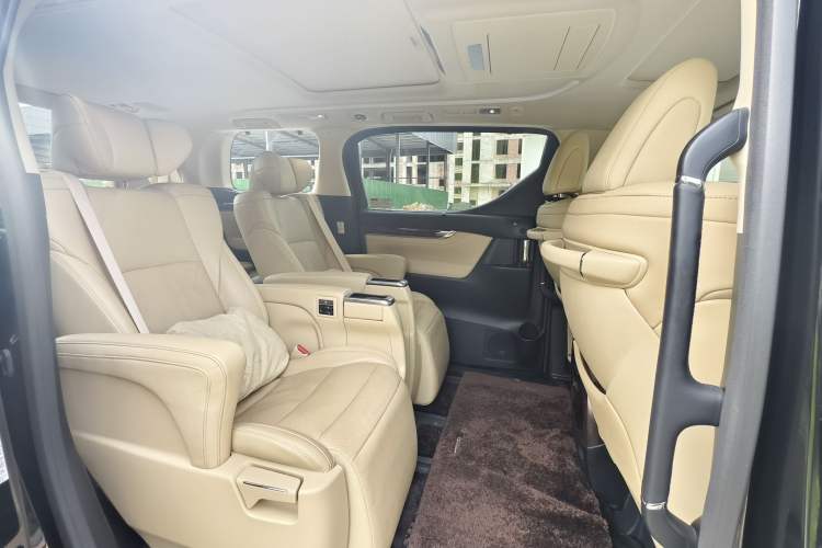 Used Toyota Alphard 2019 Dual-Engine 2.5L Luxury Edition Interior 13
