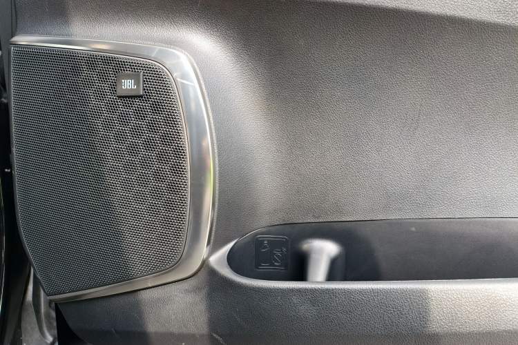Used Toyota Alphard 2019 Dual-Engine 2.5L Luxury Edition Interior 2