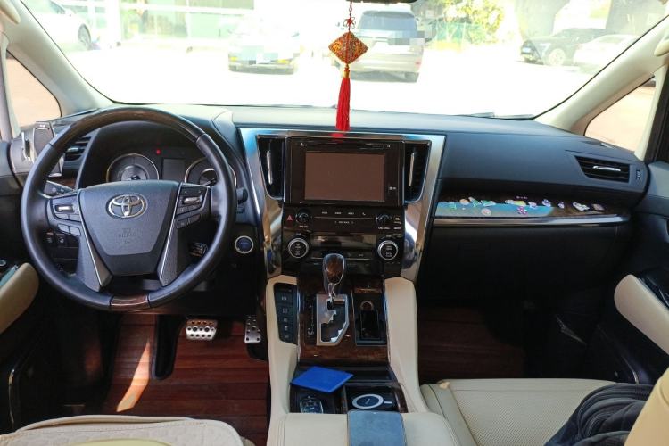 Used Toyota Alphard 2019 Dual-Engine 2.5L Luxury Edition Interior 2