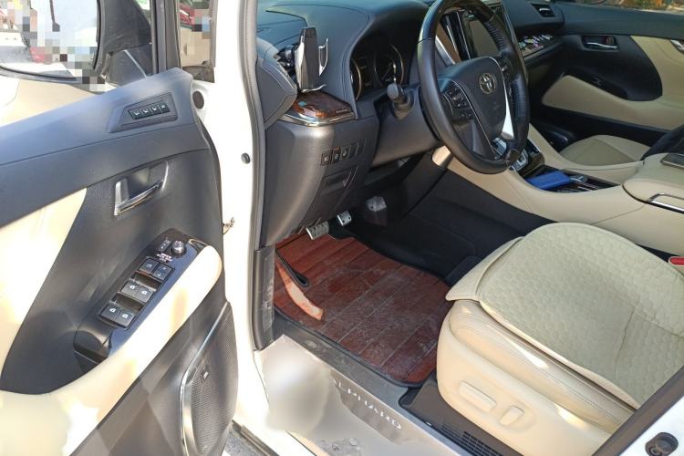 Used Toyota Alphard 2019 Dual-Engine 2.5L Luxury Edition Interior 3