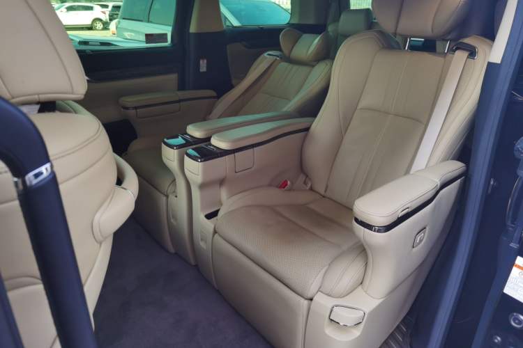Used Toyota Alphard 2019 Dual-Engine 2.5L Prestige Edition Interior 4