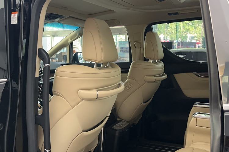 Used Toyota Alphard 2019 Dual-Engine 2.5L Luxury Edition Interior 4