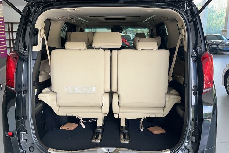 Used Toyota Alphard 2019 Dual-Engine 2.5L Luxury Edition Interior 6