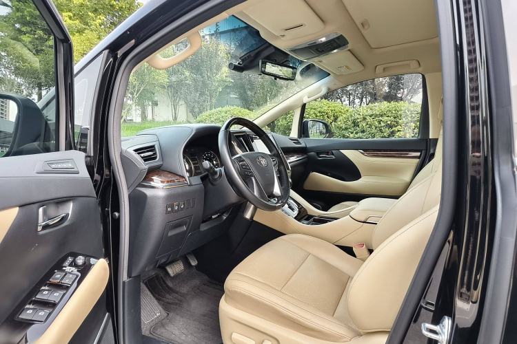 Used Toyota Alphard 2019 Dual-Engine 2.5L Luxury Edition Interior 6