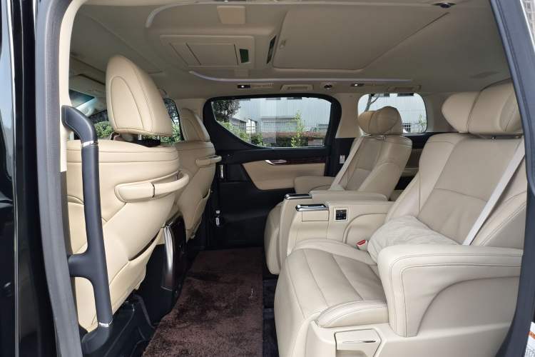 Used Toyota Alphard 2019 Dual-Engine 2.5L Luxury Edition Interior 7