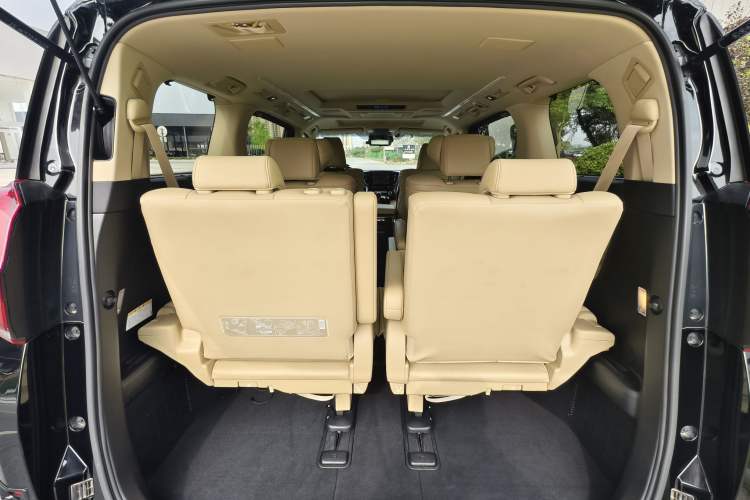 Used Toyota Alphard 2019 Dual-Engine 2.5L Luxury Edition Interior 8