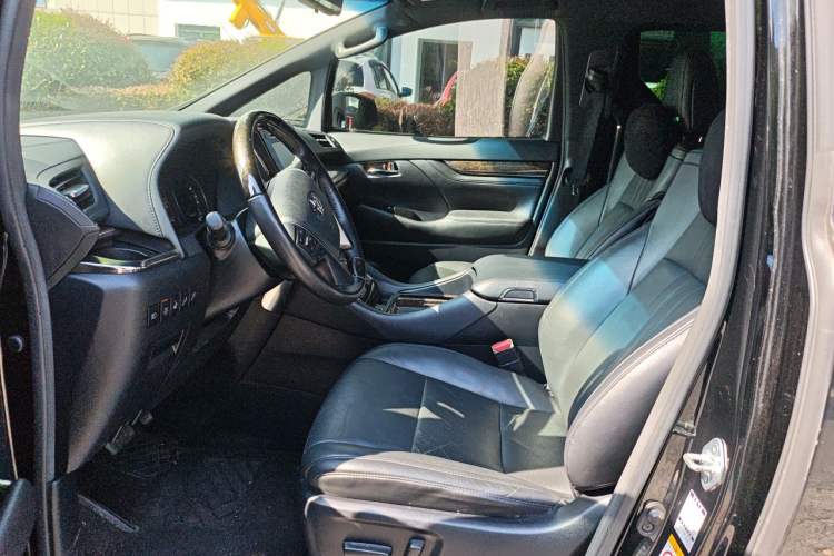 Used Toyota Alphard  Left Front Seat
