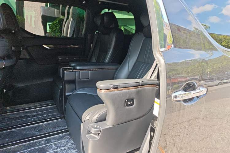 Used Toyota Alphard  Left Rear Seat