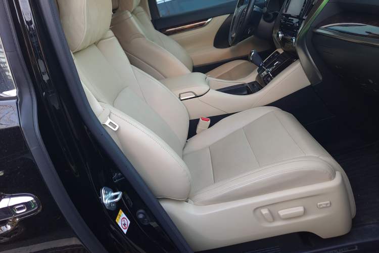 Used Toyota Alphard 2019 Dual-Engine 2.5L Luxury Edition Right Front Seat