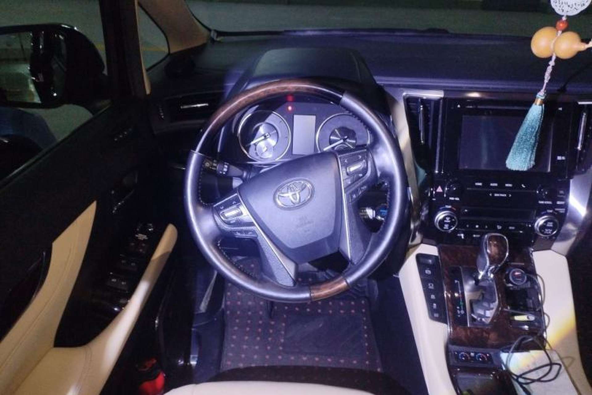 Used Toyota Alphard 2019 Dual-Engine 2.5L Luxury Edition Steering Wheel