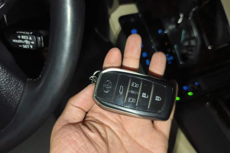 Used Toyota Alphard 2019 Dual-Engine 2.5L Luxury Edition Vehicle Key