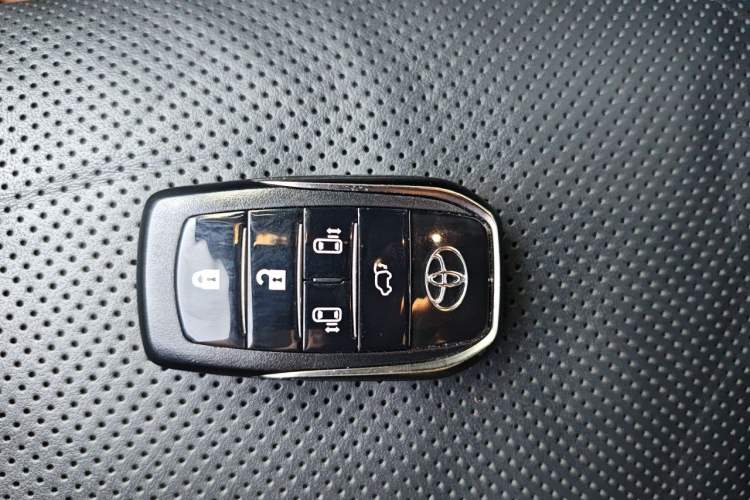 Used Toyota Alphard  Vehicle Key
