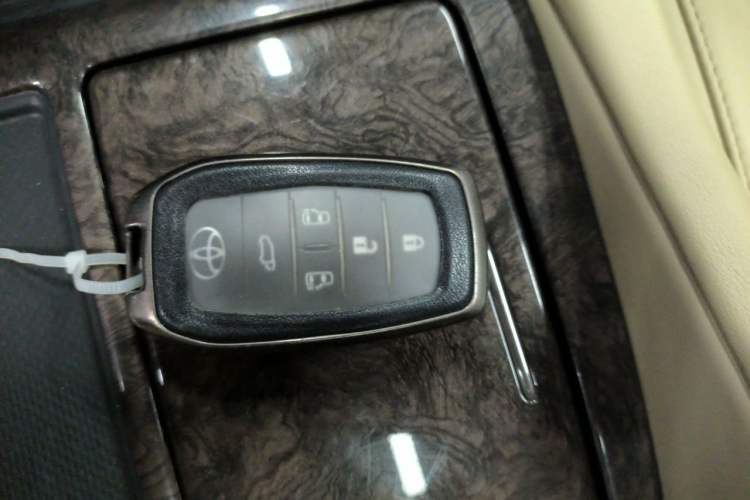 Used Toyota Alphard 2019 Dual-Engine 2.5L Prestige Edition Vehicle Key