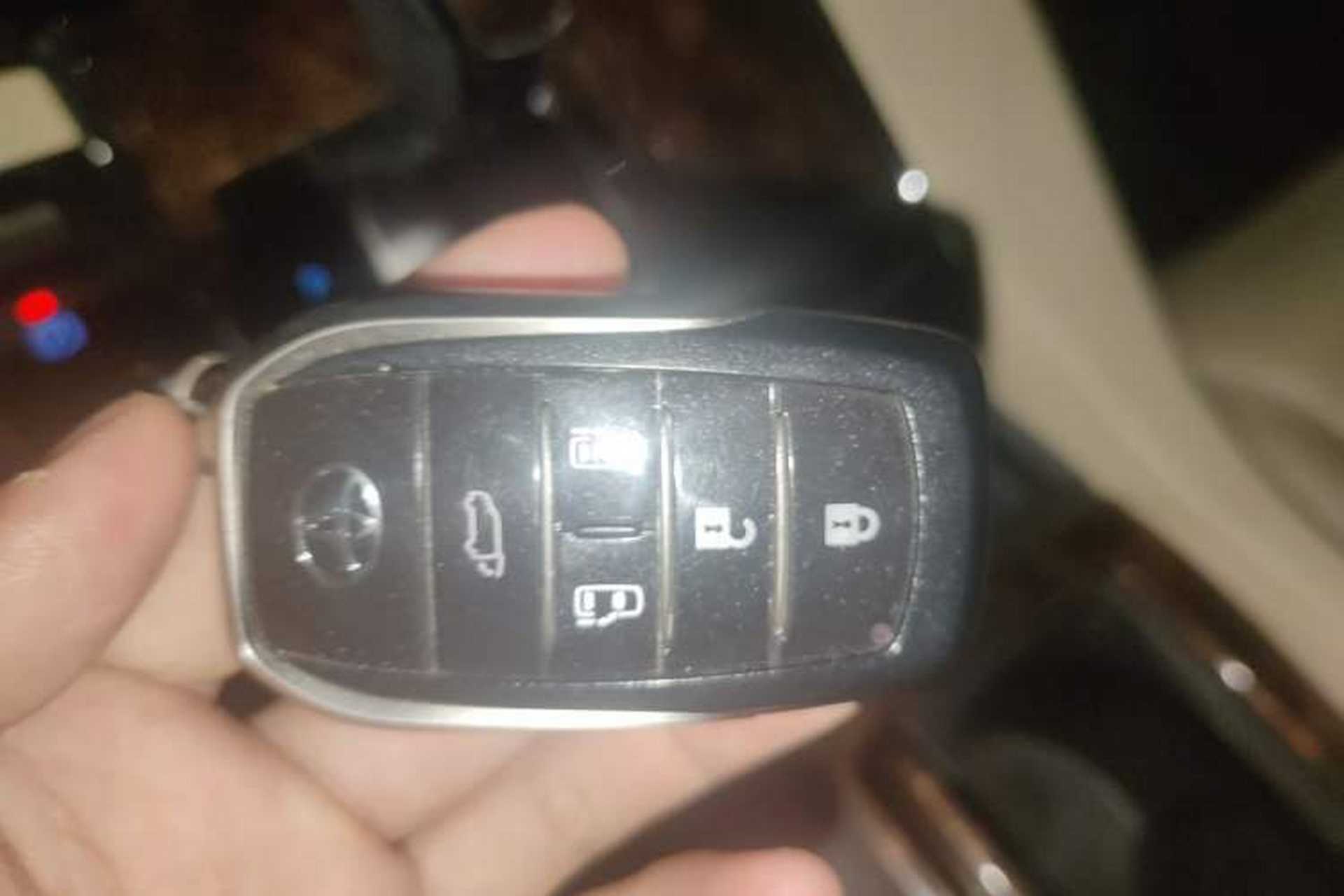 Used Toyota Alphard 2019 Dual-Engine 2.5L Luxury Edition Vehicle Key