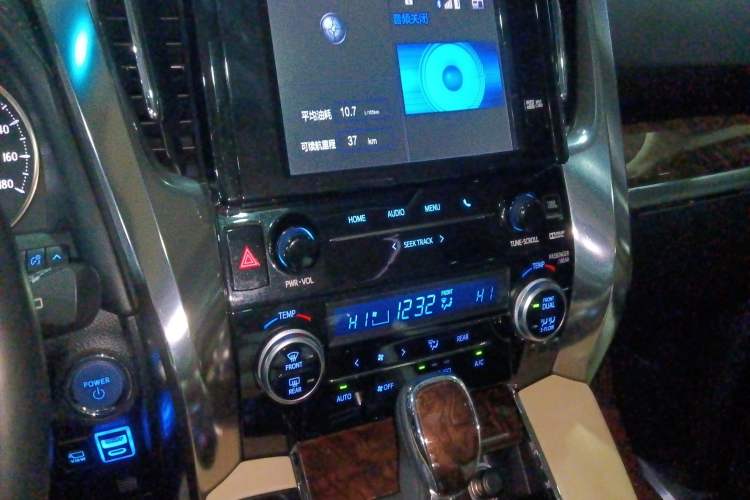 Used Toyota Alphard 2019 Dual-Engine 2.5L Luxury Edition Audio And AC Panel