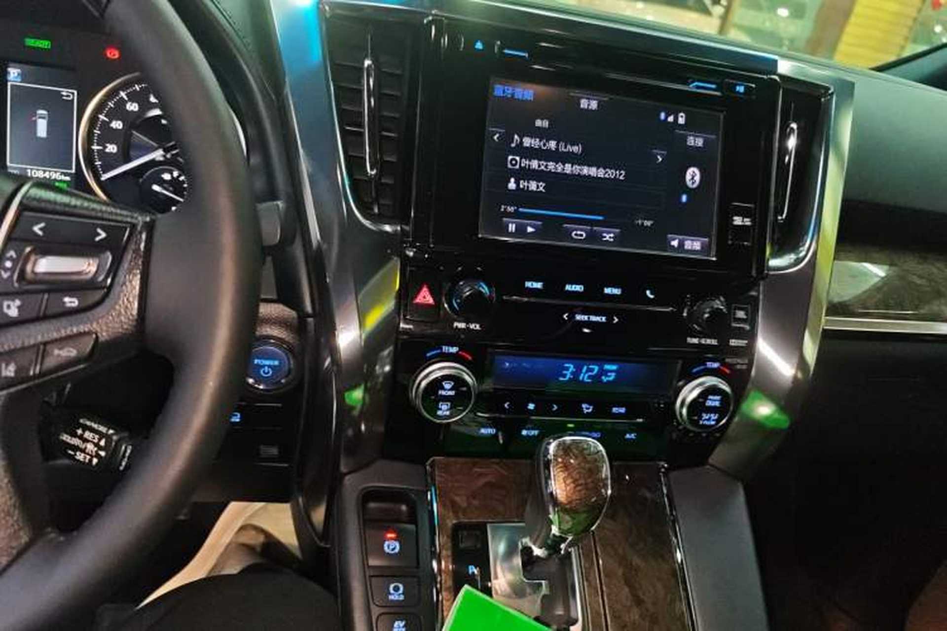 Alfa Rd Panel Подержанный Toyota Alphard 2019 2.5L White 108500km AT 7 Seats на ...