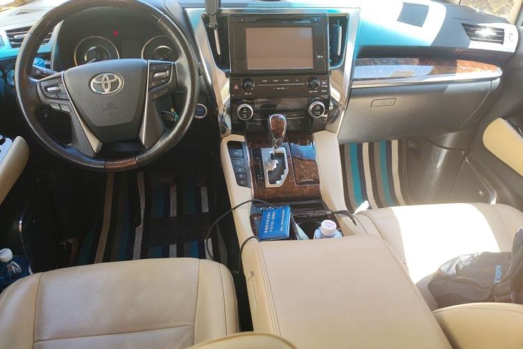 Used Toyota Alphard 2019 Dual-Engine 2.5L Luxury Edition Center Console