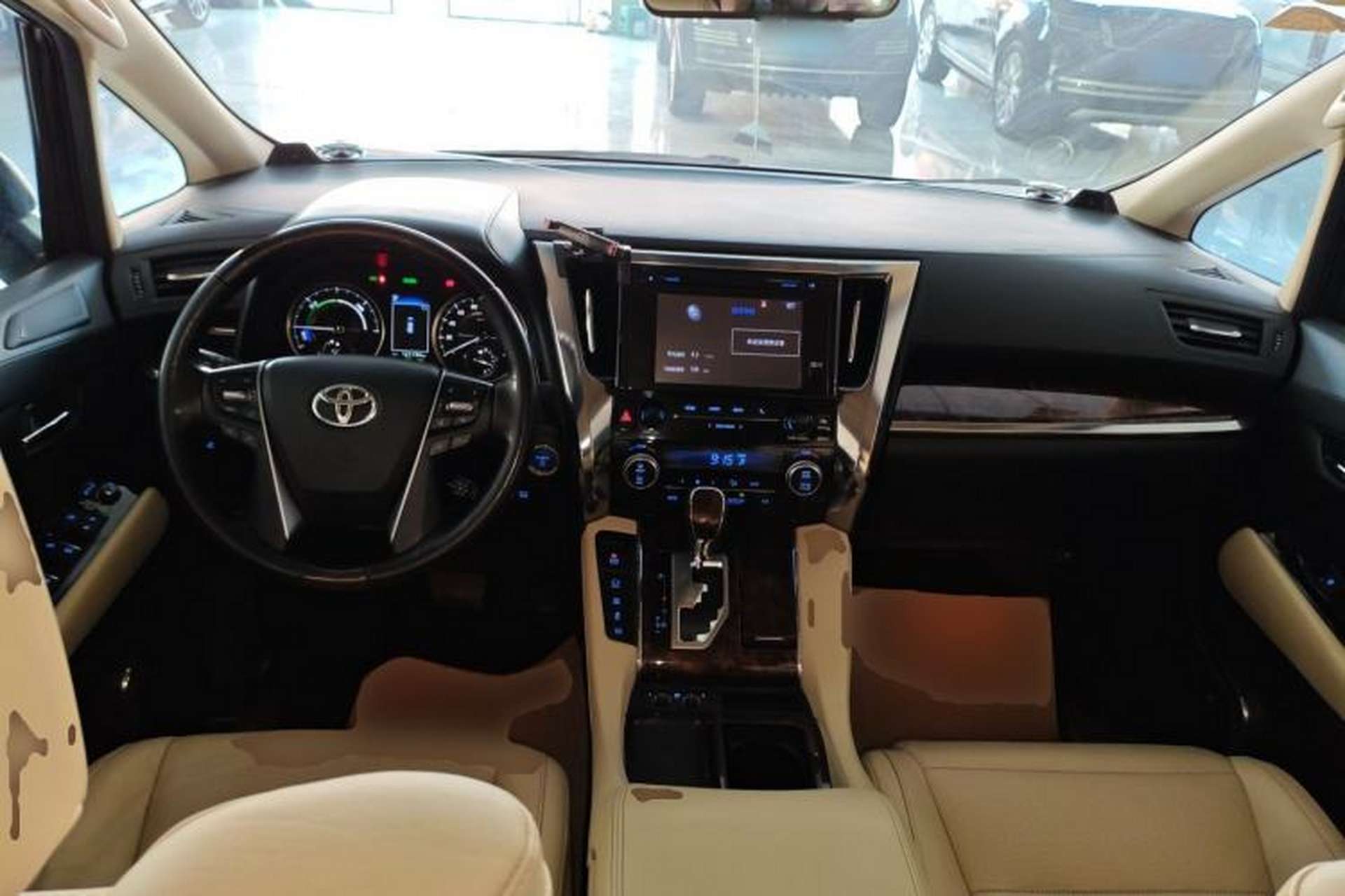 Used Toyota Alphard 2019 Dual-Engine 2.5L Luxury Edition Center Console