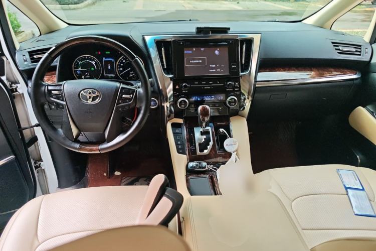 Used Toyota Alphard 2019 Dual-Engine 2.5L Luxury Edition Center Console
