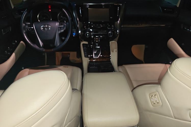 Used Toyota Alphard 2019 Dual-Engine 2.5L Luxury Edition Center Console